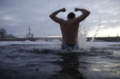 Чтобы не болеть целый год, необходимо помыться крещенской водой